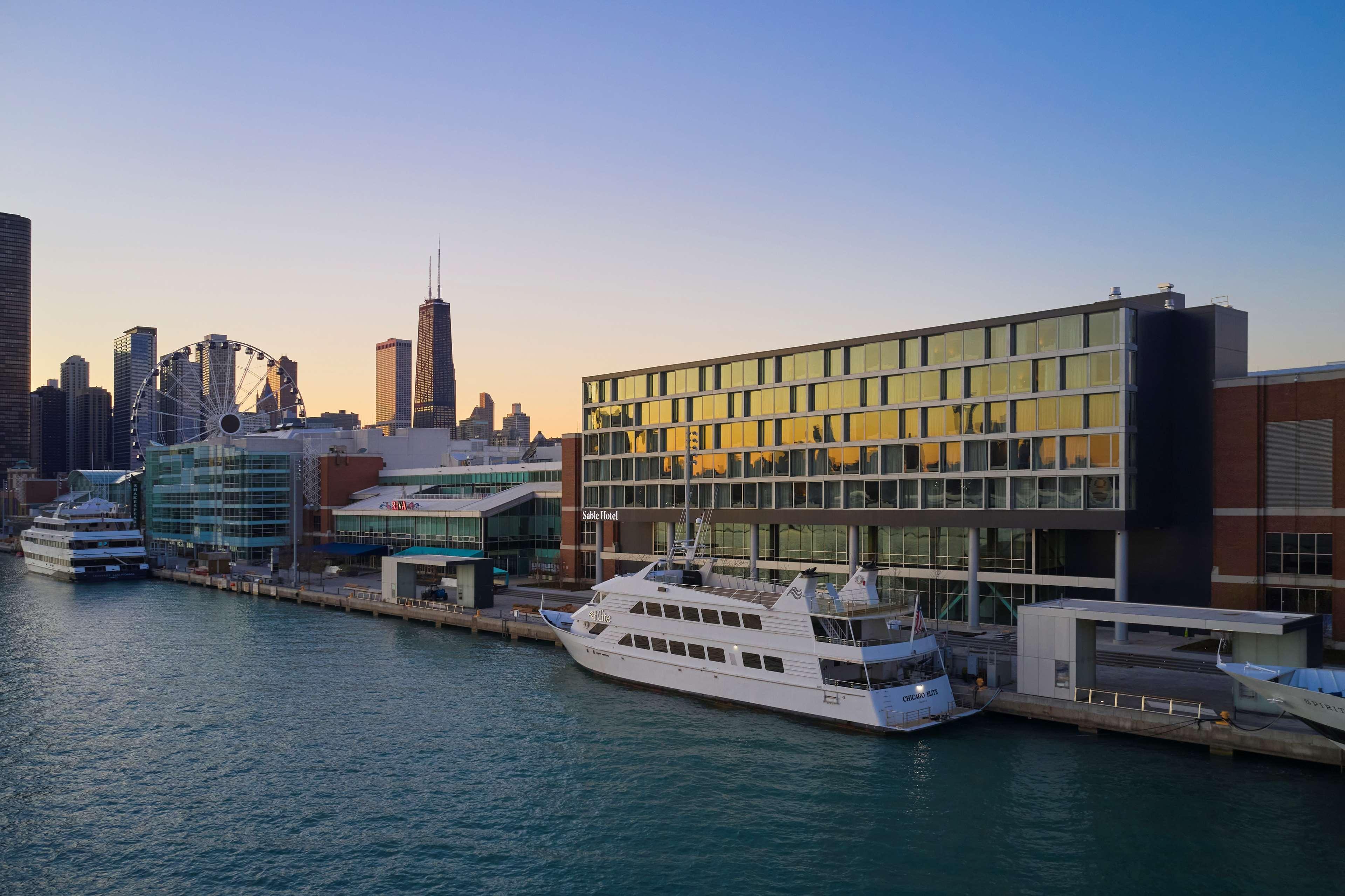 Отель Sable At Navy Pier Chicago, Curio Collection By Hilton Экстерьер фото